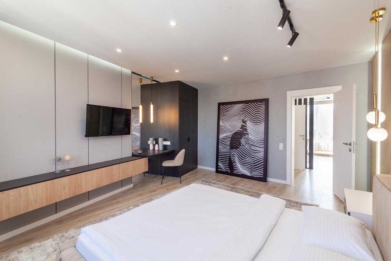 公寓 Royal Vip Jacuzzi 利沃夫
