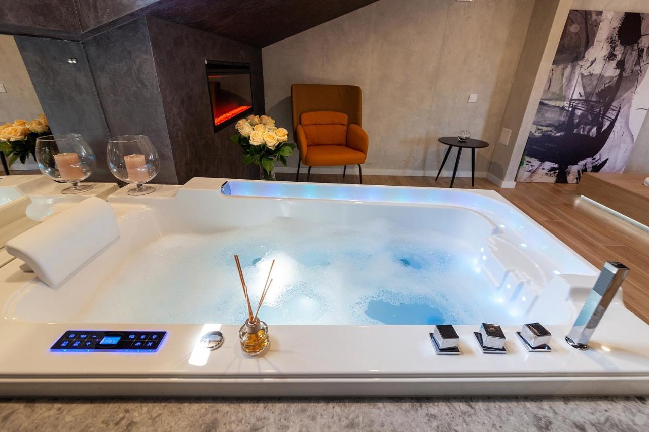 Royal Vip Jacuzzi * 利沃夫