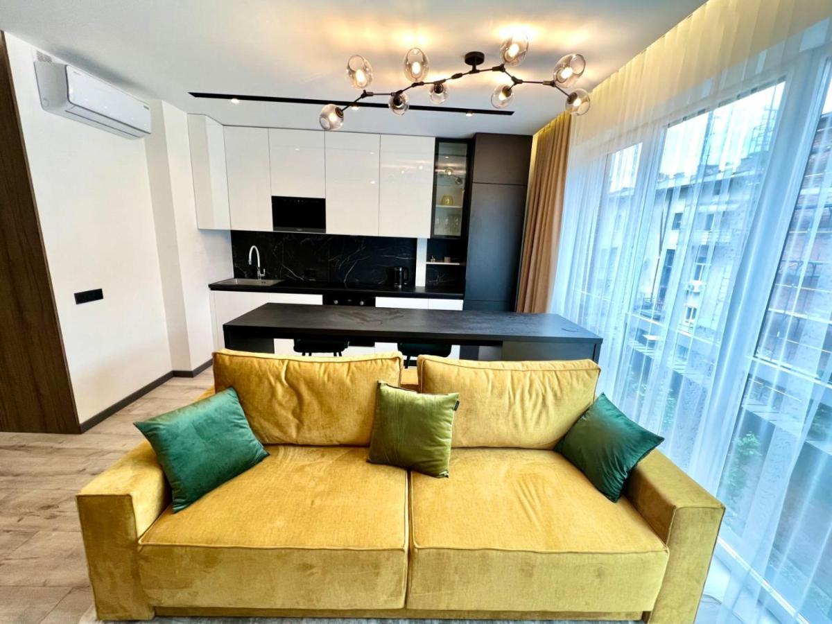 公寓 Royal Vip Jacuzzi 利沃夫
